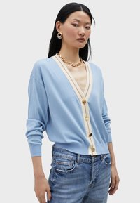 Вязаная кофта