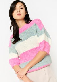 Пуловер с рукавом три четверти