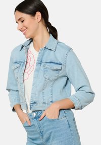 Джинсовая жилетка