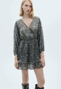 Короткое платье Короткое платье