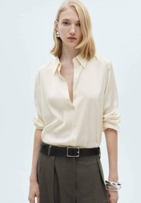 Атласная блузка