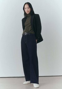 Свободные джинсы Свободные джинсы