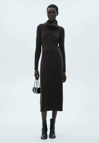 Вязаное платье