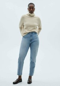 Короткие джинсы Короткие джинсы