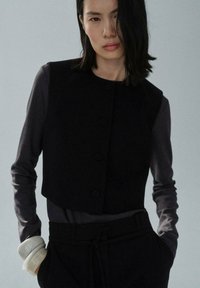 Короткая куртка