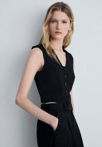 Короткая куртка