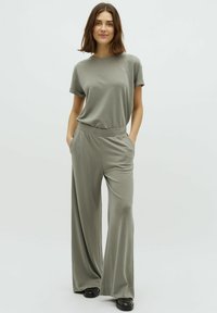 Спортивные штаны