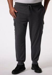 Брюки с накладными карманами