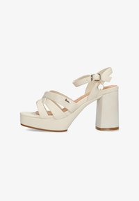 Босоножки на платформе