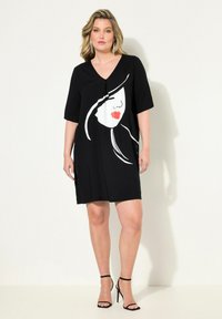 Короткое платье