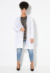 Длинный жилет