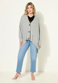 Длинный жилет