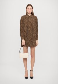 Кожаная сумка