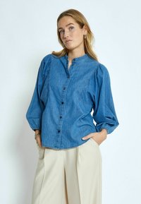 Джинсовая блузка