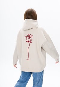 Пуловер с капюшоном Пуловер с капюшоном