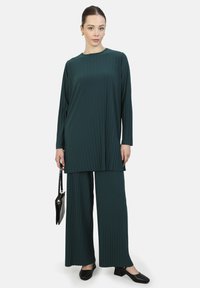 Широкие брюки