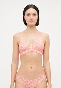 Бюстгальтер без косточек