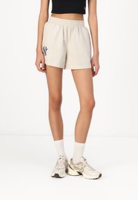 Шорты Шорты