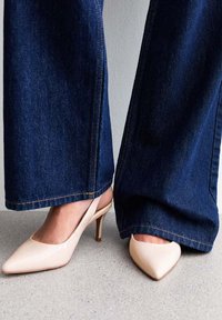 Туфли слинги Туфли слинги