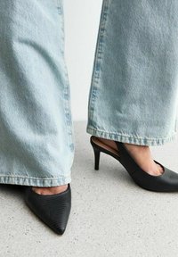 Туфли с ремешком Туфли с ремешком