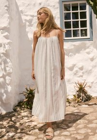 Пляжное платье