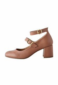 Туфли с ремешком