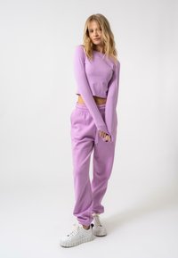 Спортивные штаны