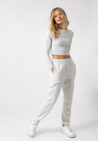 Спортивные штаны