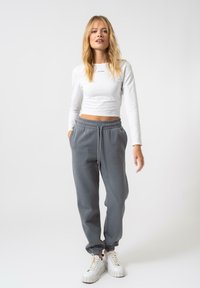 Спортивные штаны