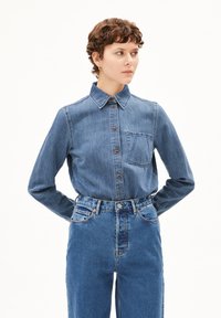 Джинсовая блузка