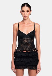 Топ на бретельках