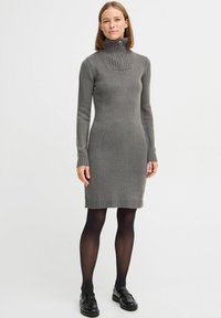 Вязаное платье