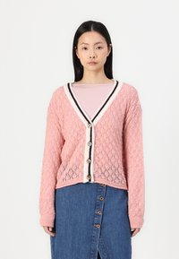 Вязаная кофта