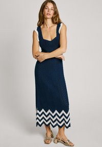 Вязаное платье