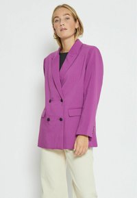 Длинный блейзер