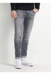 Узкие джинсы Узкие джинсы