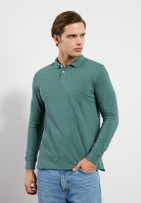 Поло с длинным рукавом Поло с длинным рукавом