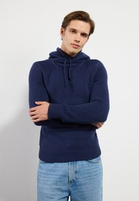 Пуловер Пуловер