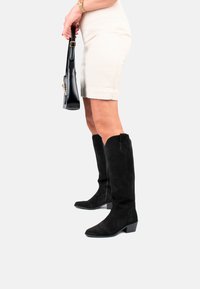 Ковбойские сапоги