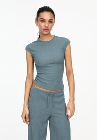 Блузка без рукавов