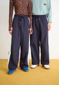 Спортивные штаны