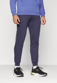 Спортивные штаны