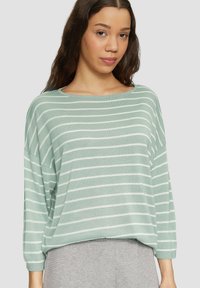 Пуловер с рукавом три четверти