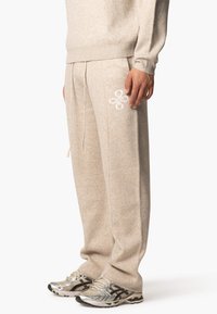 Спортивные штаны