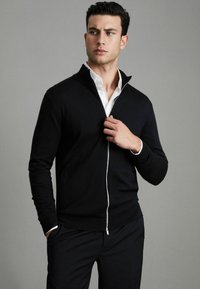 Вязаная кофта