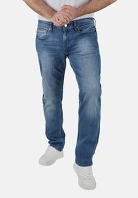 Прямые джинсы