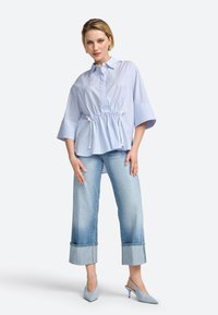 Короткие джинсы Короткие джинсы