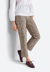 Короткие джинсы Короткие джинсы