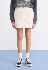 Юбка с накладными карманами