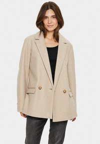 Длинный блейзер